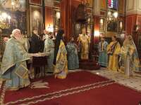 Στο Μητροπολιτικό ναό Ευαγγελιστρίας λει...