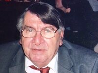 Φίλοι και συνάδελφοι αποχαιρετούν τον κα...