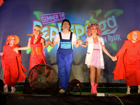 Ο Νίκος Μουτσινάς ως Μενέλαος Φονιάς γέμ...