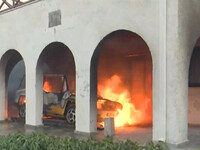 Φωτιά στην Πεντέλη: Καίγονται αυλές σπιτ...