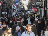 Κορωνοϊός: Σε ύφεση μετά την έξαρση των γιορτών