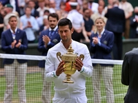 Στο «πάνθεον» ο... βασιλιάς Τζόκοβιτς! Κ...