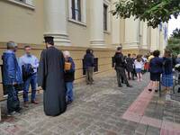 Πάτρα: Ο παπάς στο σκαμνί, οι πιστοί στο...