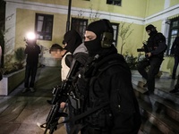 Στην οδό 17 Νοέμβρη το κρυσφήγετο - Βαρι...