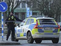 Συναγερμός στη Στοκχόλμη: Λεωφορείο έπεσ...