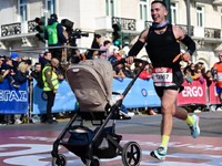 Ημιμαραθώνιος Αθήνας: Διαγωνιζόμενος έτρ...