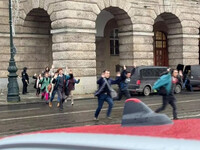 Μακελειό στην Πράγα: Ο δράστης μπορεί να...