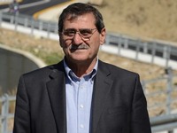 Κώστας Πελετίδης στα παιδιά που δίνουν Π...