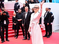 Εδώ Κάννες: Βούρκωσε ως τιμώμενη φεμινίσ...