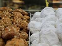 Τι προτιμούν οι Έλληνες τις γιορτές - Κο...