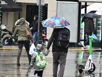 Καιρός: Σφυροκόπημα με ισχυρές καταιγίδε...
