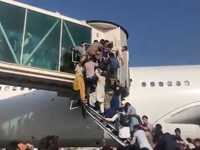 Εικόνες απόγνωσης στο αεροδρόμιο της Καμ...