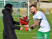 Πρόταση γάμου ποδοσφαιριστή σε αγώνα του...