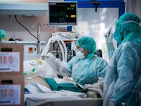 Κορωνοϊός: Επιμένει η πανδημία- Παραμένε...