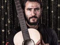 Ο Ηλίας Κόζας των Koza Mostra έστειλε 3 ...