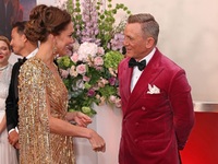 Πρεμιέρα No time to Die: Το κοπλιμέντο τ...