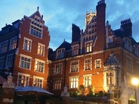 To Tatler αποθεώνει το λονδρέζικο, celeb...