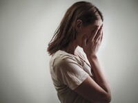 Ενδοοικογενειακή βία: Θα αφαιρούνται άμε...