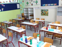 Άνοιγμα μόνο για δημοτικά και νηπιαγωγεί...