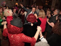 Με επιτυχία και κέφι ο καρναβαλικός χορό...