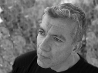 Μίνως Ευσταθιάδης: Ζει στο Αίγιο και μόλ...