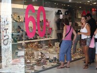 Διαμάχη Εμπορικού Συλλόγου Πάτρας και ΣΚ...