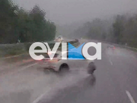 Η στιγμή που οδηγός χάνει τον έλεγχο εν ...