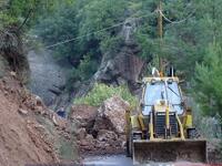 Μεγάλη κατολίσθηση στη Ζαχλωρού Καλαβρύτ...