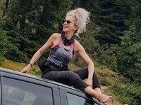 Κανένα ίχνος της 48χρονης στο βυθό της λ...