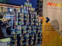 σπιράλ: Στήνει και φέτος «το δέντρο με το γάλα»