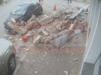  Σώθηκε από θαύμα! Η στιγμή που καταρρέε...