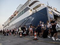 Περίπου 400 άτομα «χάνουν» το πλοίο γιατ...