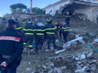 Ιταλία - Ίσκια: Ανασύρθηκαν οι σοροί ενό...