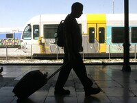 Crash test: Προαστιακός Vs ΚΤΕΛ για τη δ...