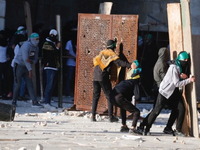 Σφοδρές συγκρούσεις στην πλατεία των Τζα...