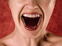 5+1 συμπτώματα στο στόμα που δεν πρέπει ...