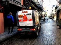 Πάτρα: Καθαρισμός κι απολύμανση στον πεζ...