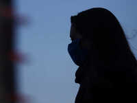 Κορωνοϊός: Οι επαναλαμβανόμενες επαναλοι...