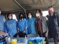 Ιατρική εξέταση κι εμβολιασμός παιδιών Ρ...