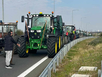 Αγρότες: Ξεκίνησαν τα τρακτέρ για την Αθ...