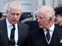 Βασιλιάς Κάρολος: Κήρυξε έκπτωτο από του...