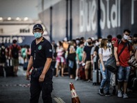 Κορωνοϊός: Τα μέτρα που εξετάζονται εν ό...