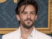 People: Ο ηθοποιός Τζόναθαν Μπέιλι είναι...