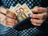 Κατώτατος μισθός: «Κλειδώνει» στα 920 ευ...