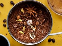 Μπαχαρικά: Γιατί είναι καλύτερα να τρίβε...