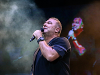 «Είμαι εδώ όρθιος γιατί με αγαπάτε»: Τα ...