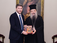 Τον Μητροπολίτη Πατρών Χρυσόστομο επισκέ...