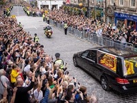 ΟΧΙ-Τεράστια η ζήτηση για αποστολή λουλο...