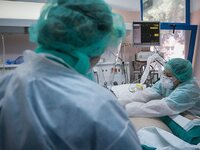 Κορωνοϊός: 1.505 τα νέα κρούσματα, 83 μό...