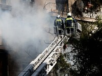 Φωτιά στην Αχαρνών: Ένας σοβαρά εγκαυματ...